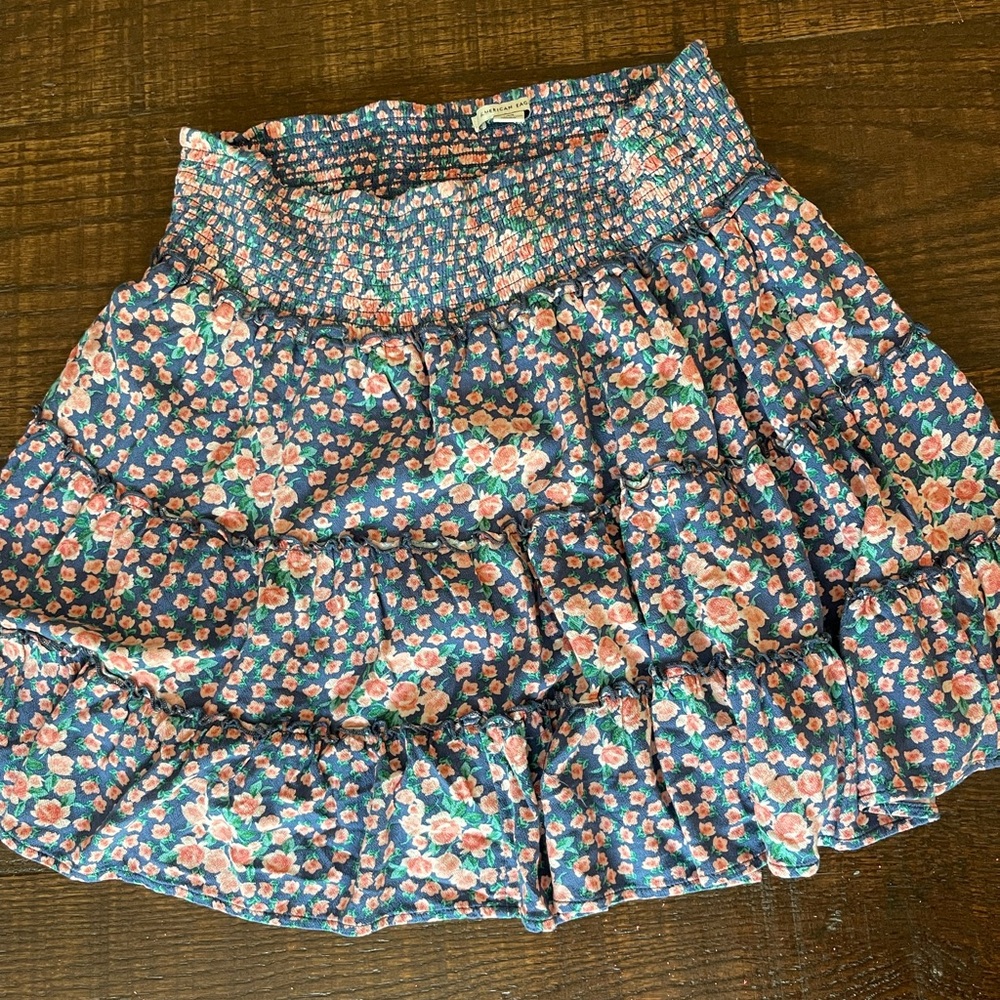 Adorable American Eagle skirt, size Large